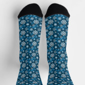 Winter Snowflakes Pattern On Cool Blue Socken (Oben)