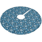 Winter Snowflakes Pattern On Icy Cool Blue Polyester Weihnachtsbaumdecke (Schrägansicht)