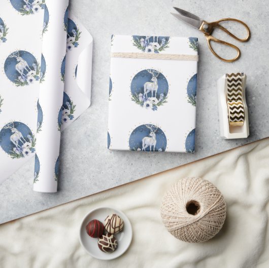 Winter Solstice Holiday Deer Blue White Christmas Geschenkpapier (Kunsthandwerk)