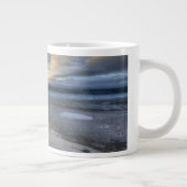 Winter Solstice Turnonce Arm Jumbo-Tasse (Rechts)