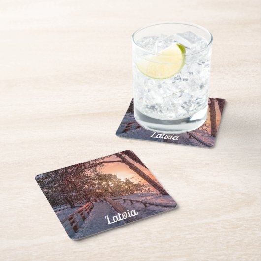 Winter Sonnenuntergang im Kiefernwald in der Nähe Rechteckiger Pappuntersetzer (Vor Ort)