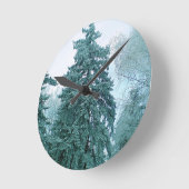 Winter Spruce with snow Runde Wanduhr (Winkel)