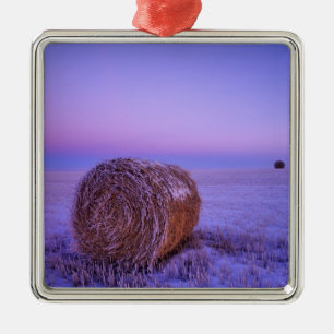 Winter-Strohballen in der Nähe von Cartwright Nort Silbernes Ornament