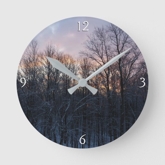 Winter Sunrise I Pastel Natur Landschaft Runde Wanduhr (Vorderseite)