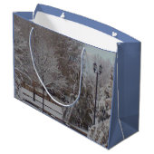 Winter-Szene Große Geschenktüte (Rückseite Schrägansicht)