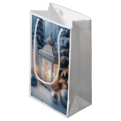 Winter Verzierte Mattierte Lantern Kleine Geschenktüte (Vorderseite Schrägansicht)