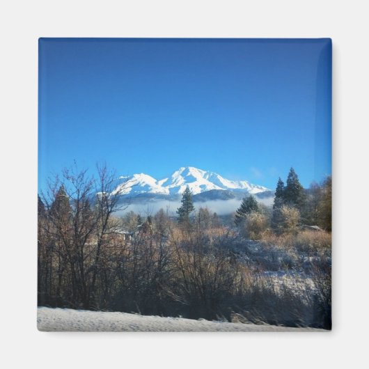 Winter View at Mount Shasta, CA Magnet (Vorne)