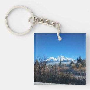 Winter View at Mount Shasta, CA Schlüsselanhänger