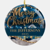 Winter Village Frohe Weihnachten Custom Familienna Keramik Ornament (Hinten)