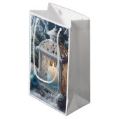 Winter Weiß und Mattierte Laterne Kleine Geschenktüte (Vorderseite Schrägansicht)