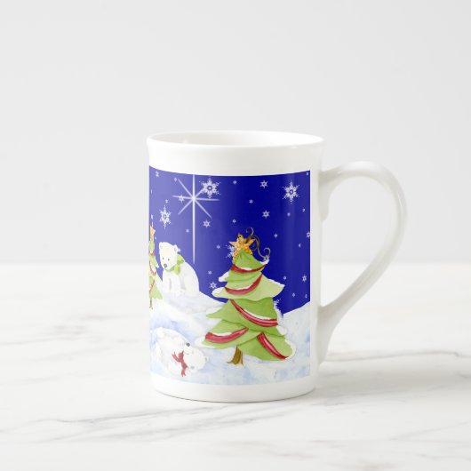 Winter Whimsey Pinguin Polar Bären Babys im Schnee Porzellantasse (Rechts)