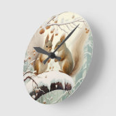 Winter Whispers: Eichhörnchen Snowdance Runde Wanduhr (Winkel)