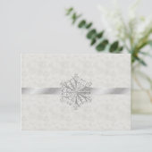 Winter White and Silver Snowflake Wedding RSVP Karte (Stehend Vorderseite)