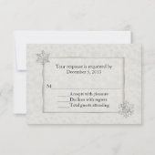 Winter White and Silver Snowflake Wedding RSVP Karte (Rückseite)