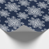 Winter White Blue Snowflakes Wunderland Muster Geschenkpapier (Ecke)