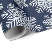 Winter White Blue Snowflakes Wunderland Muster Geschenkpapier (Rolleneckpunkt)