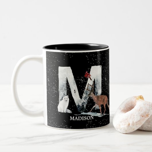 Winter Wonderland Alphabet M Monogram | Schneebolf Zweifarbige Tasse (Mit Donut)