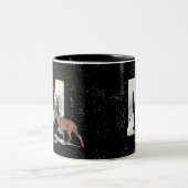 Winter Wonderland Alphabet M Monogram | Schneebolf Zweifarbige Tasse (Mittel)