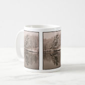 Winter Wonderland Evergreen Trees Lake Brown Sepia Kaffeetasse (Vorderseite Links)