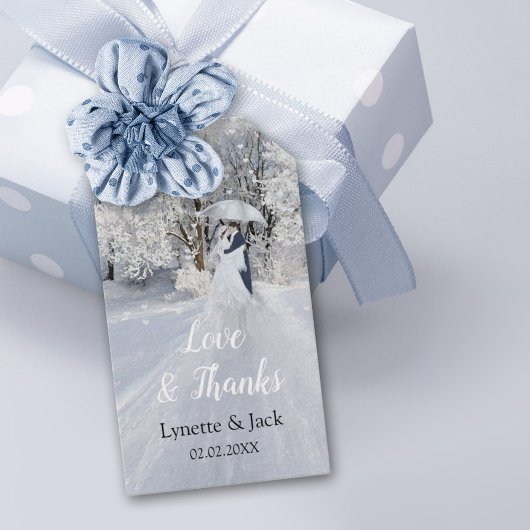 Winter Wonderland Fine Art Couple mit Umbrett Geschenkanhänger