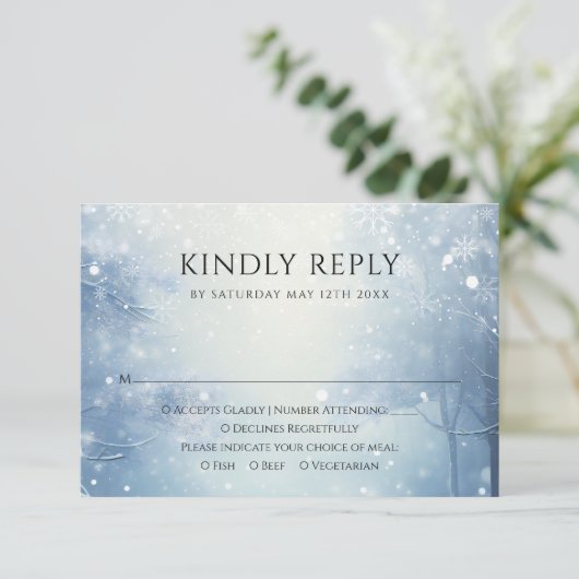 Winter Wonderland Forest Wedding RSVP Karte (Stehend Vorderseite)