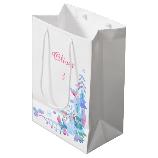 Winter Wonderland Gift Bag, Snowman Forest Present Mittlere Geschenktüte (Vorderseite Schrägansicht)