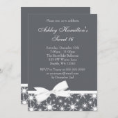 Winter Wonderland Gray Snowflake Bow Sweet 16 Einladung (Vorne/Hinten)