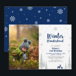 Winter Wonderland Kid Boy 2. Geburtstag Einladung<br><div class="desc">Feiern Sie einen besonderen Tag für Ihre Lieben mit diesem niedlichen Winter Wonderland Geburtstag Einladung! Dieses Design zeichnet sich durch eine niedliche Reh- und Schneeflocken-Grafik aus,  die sich in den Farben des Glitzer in Blau und Silber widerspiegelt. Sie können eine beliebige Hintergrundfarbe hinzufügen.</div>