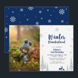 Winter Wonderland Kid Boy 2. Geburtstag Einladung<br><div class="desc">Feiern Sie einen besonderen Tag für Ihre Lieben mit diesem niedlichen Winter Wonderland Geburtstag Einladung! Dieses Design zeichnet sich durch eine niedliche Reh- und Schneeflocken-Grafik aus,  die sich in den Farben des Glitzer in Blau und Silber widerspiegelt. Sie können eine beliebige Hintergrundfarbe hinzufügen.</div>