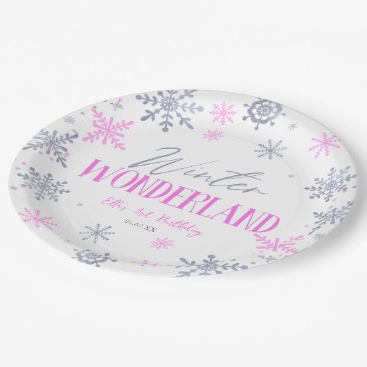 Winter Wonderland Pink Snowflake Birthday Party Pappteller (Schrägansicht)