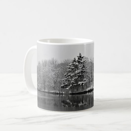 Winter Wonderland Schneesee Landschaft Schwarz und Kaffeetasse (Vorderseite Links)