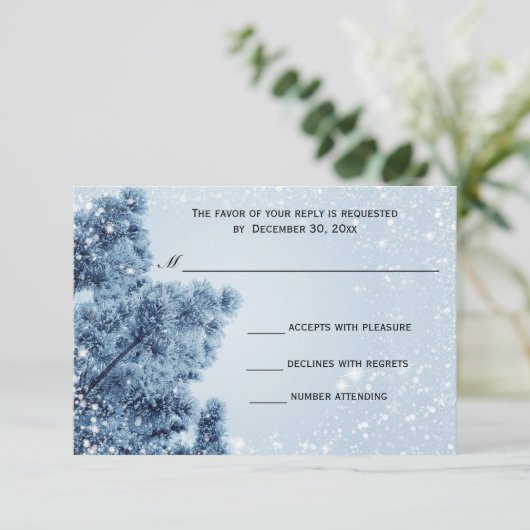 Winter Wonderland Snow and Pine Wedding Response RSVP Karte (Stehend Vorderseite)