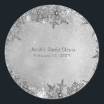 Winter Wonderland Snowflakes Pure Silver Elegante Runder Aufkleber<br><div class="desc">Winter Wonderland Snowflakes Pure Silver Elegant Stickers. Anpassen mit jedem Text. Passende Artikel in meinem Geschäft.</div>