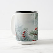 Winter Wonderland Tasse | Kiefern und Rote Berries (Vorderseite Links)
