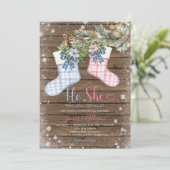 Winter Wood Weihnachtssocken Gender Reveal Einladung (Stehend Vorderseite)
