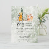 Winter Woodland Baby Es ist kalte Außendusche Einladung (Stehend Vorderseite)