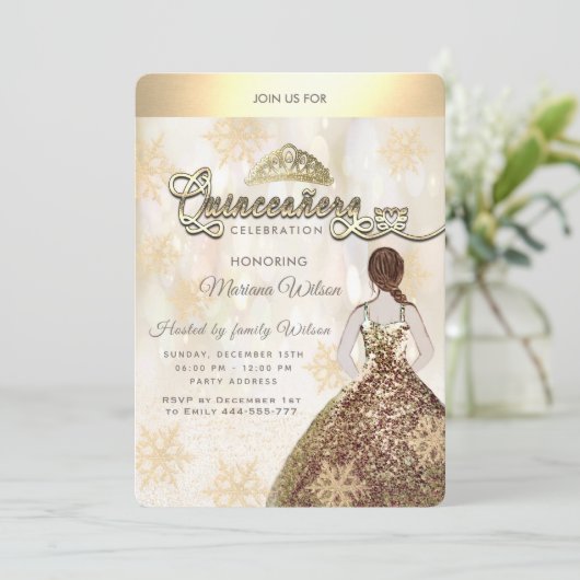 Winter Wunderland Gold Snowflake Girl Quinceañera Einladung (Stehend Vorderseite)