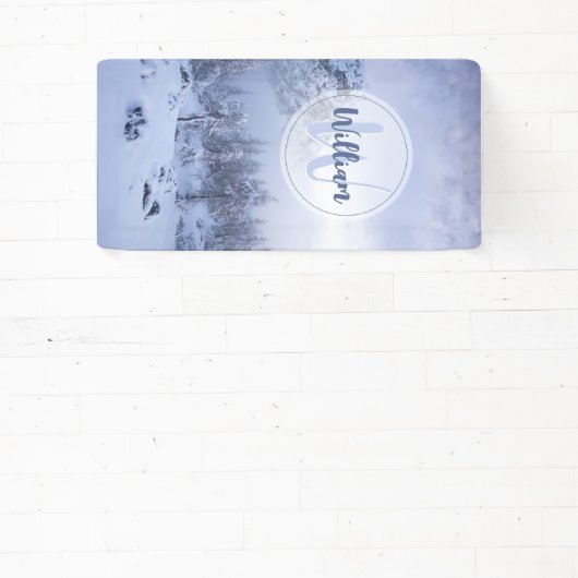 Winter Wunderland Nebel Fichtenwald Schneemonogram Banner (InSitu)