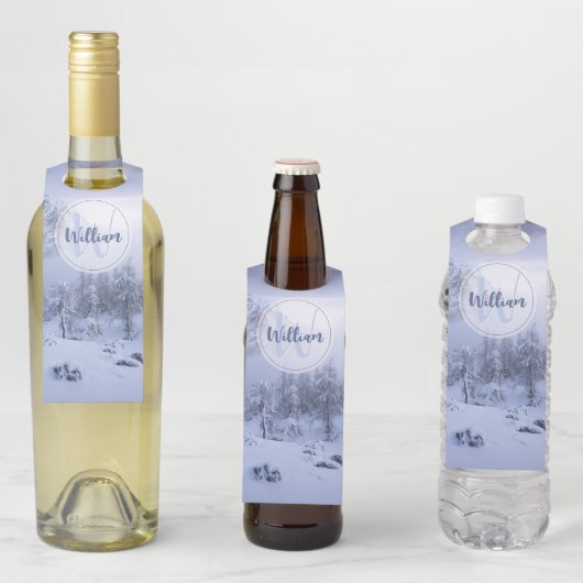 Winter Wunderland Nebel Fichtenwald Schneemonogram Flaschenanhänger (Beispiel)