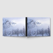 Winter Wunderland Nebel Fichtenwald Schneemonogram Gästebuch (Voll)