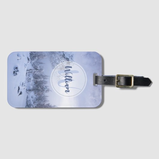 Winter Wunderland Nebel Fichtenwald Schneemonogram Gepäckanhänger (Vorderseite (Horizontal))