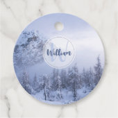 Winter Wunderland Nebel Fichtenwald Schneemonogram Geschenkanhänger (Vorderseite)