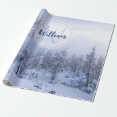 Winter Wunderland Nebel Fichtenwald Schneemonogram Geschenkpapier (Ungerollt)