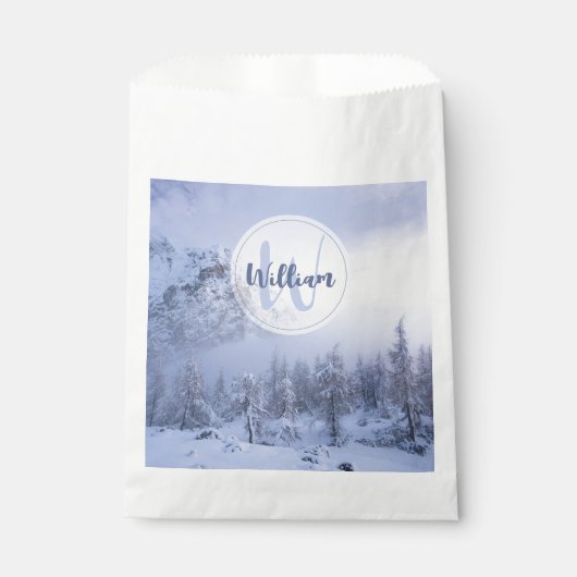 Winter Wunderland Nebel Fichtenwald Schneemonogram Geschenktütchen (Vorderseite)