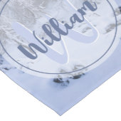 Winter Wunderland Nebel Fichtenwald Schneemonogram Kurzer Tischläufer (Ecke)