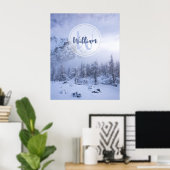 Winter Wunderland Nebel Fichtenwald Schneemonogram Poster (Heimbüro)