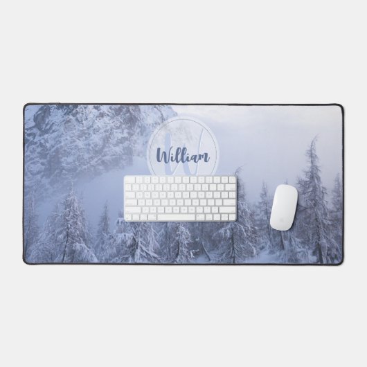 Winter Wunderland Nebel Fichtenwald Schneemonogram Schreibtischunterlage (Tastatur & Maus)