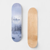Winter Wunderland Nebel Fichtenwald Schneemonogram Skateboard (Vorderseite)