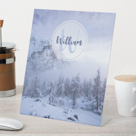 Winter Wunderland Nebel Fichtenwald Schneemonogram Sockelschild (In Situ)