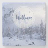 Winter Wunderland Nebel Fichtenwald Schneemonogram Steinuntersetzer (Vorderseite)